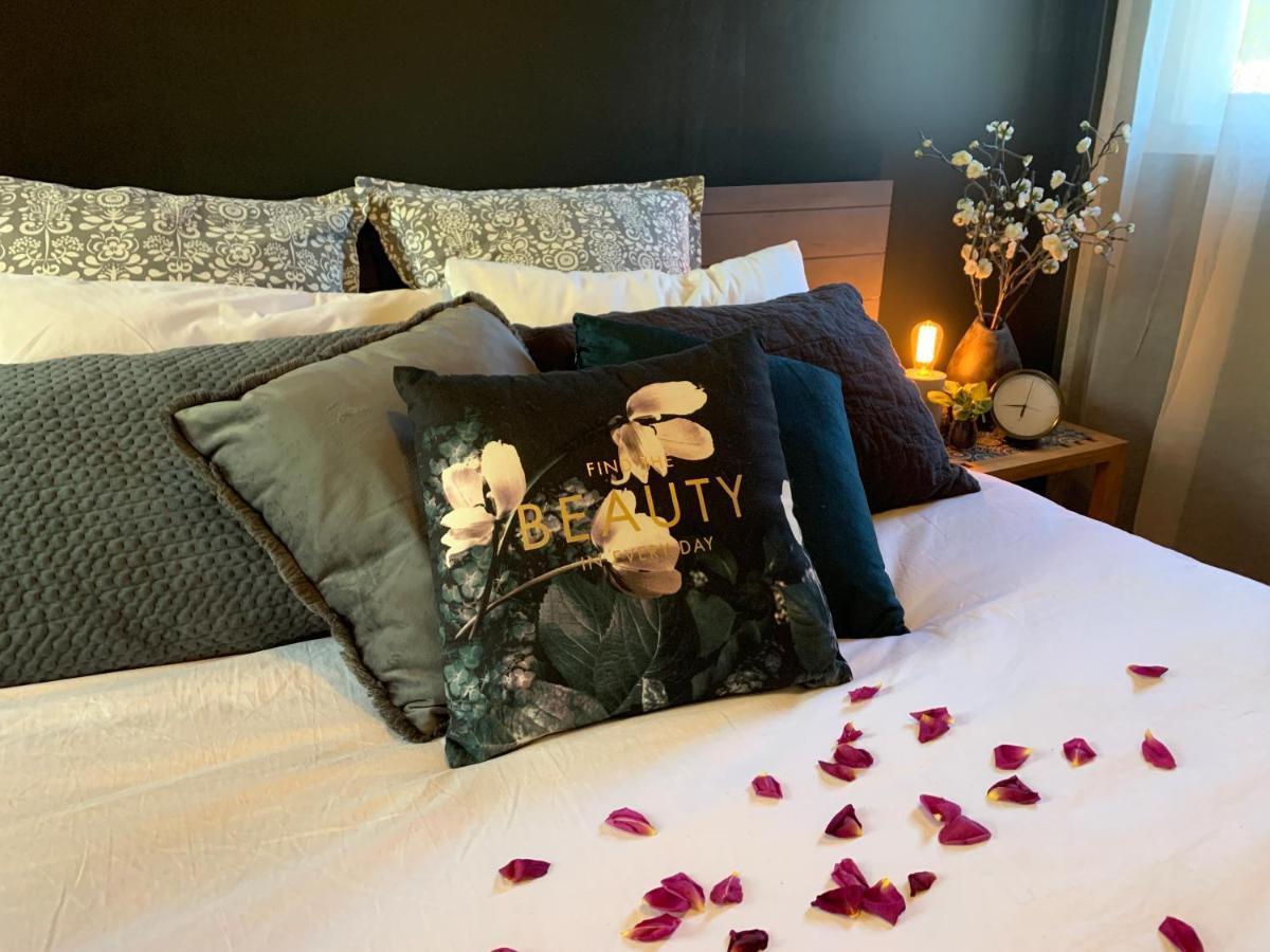Couple'S Luxury Resort Spa Retreat Cowes Esterno foto