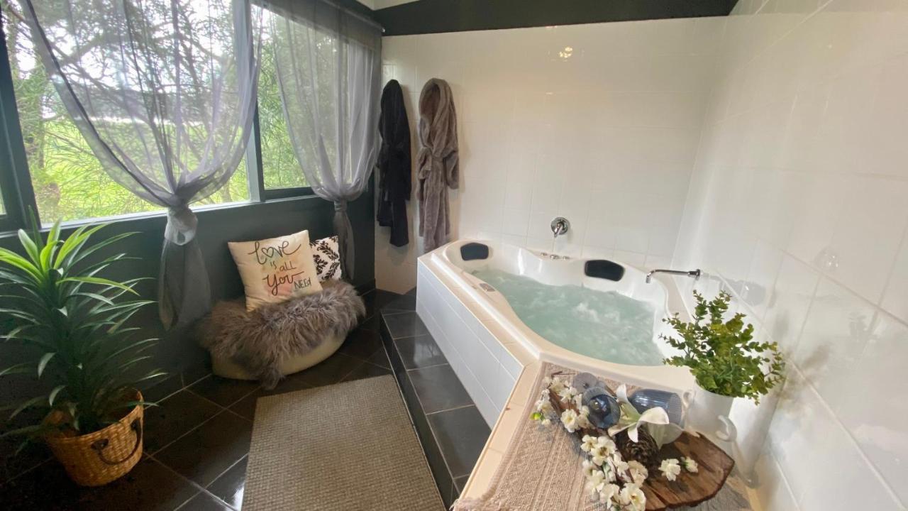 Couple'S Luxury Resort Spa Retreat Cowes Esterno foto